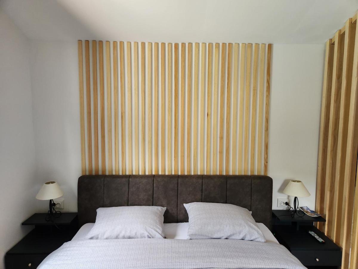 Pension Lale Apartment Pestani Exterior photo